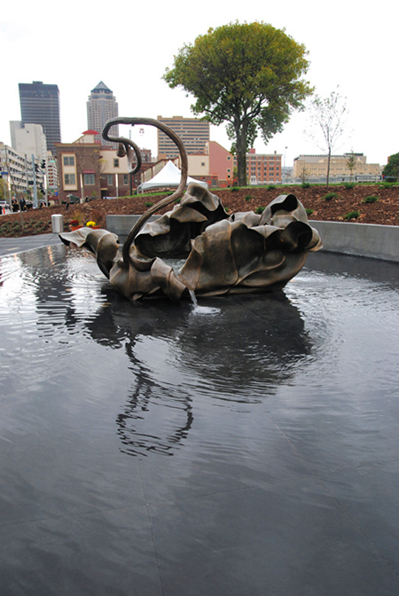 Sally Pettus sculpture, Quantum Leaf